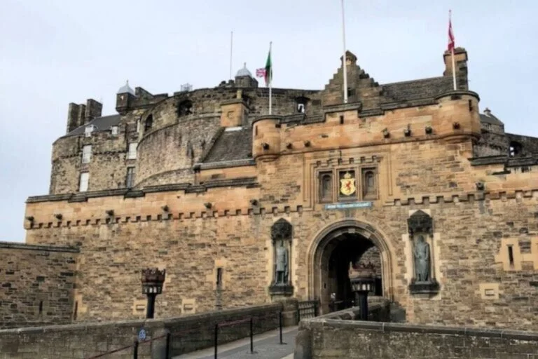 Edinburgh Castle: A Visitor Guide!