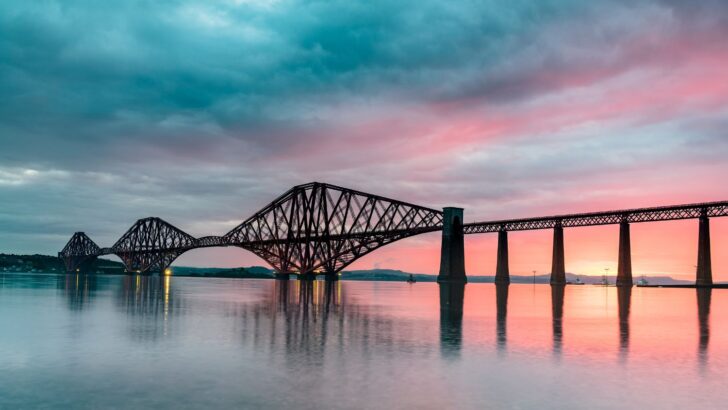 How to visit the forth bridge from Edinburgh