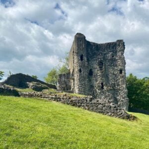 8 Best Things To Do In Castleton, Derbyshire! - Easy Life Traveller