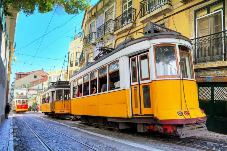Your Ultimate Guide to Navigating Lisbon Public Transport!